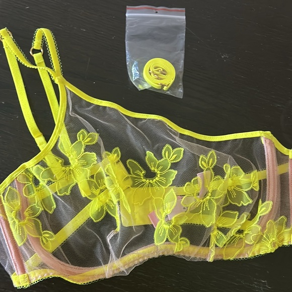 Agent Provocateur Yellow Floral Bra - Picture 13 of 13